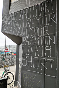 Graffit »Life is short«